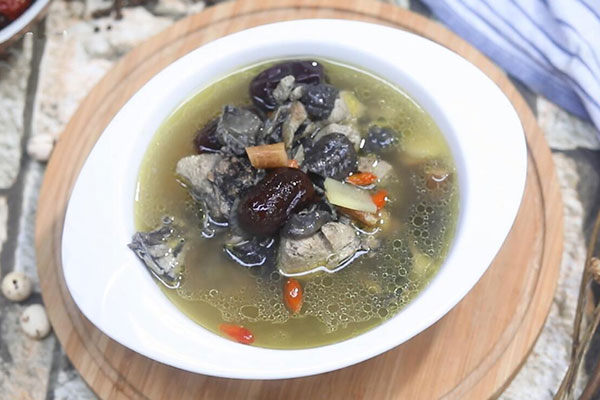 药膳乌鸡汤的做法 药膳乌鸡汤怎么做