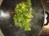 清炒西兰花的做法步骤3