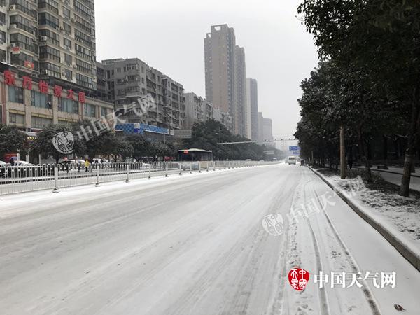 武汉暴雪致天河机场关闭 明起湖北降雪减弱