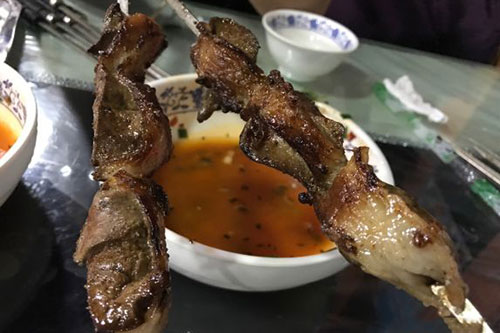 吐鲁番烤全羊去哪吃 吐鲁番最好吃的烤全羊推荐