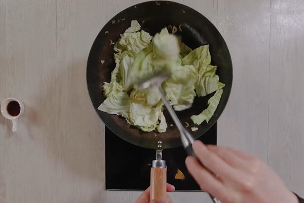 白菜粉丝炖豆泡的做法 白菜粉丝炖豆泡怎么做好吃