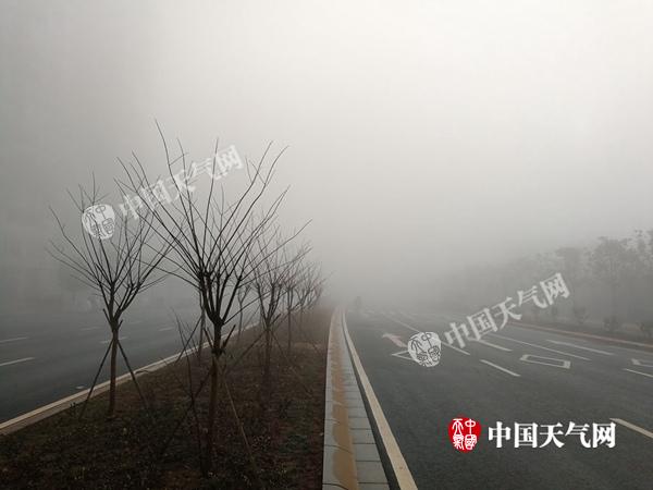 江西今天浓雾锁城 明天雨水再起持续至月底