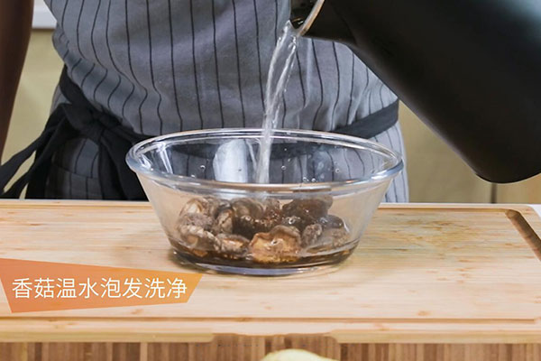 香菇炖鸡汤的做法 如何做香菇炖鸡汤