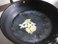 爆炒墨鱼花的做法步骤4