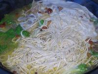滑子菇鸡汤面的做法步骤8