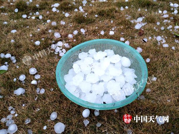 广西多地遭遇雷雨大风冰雹 未来4天仍多阴雨气温下降