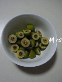 海参橄榄乌鸡汤的做法步骤2