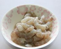 虾肉饺子的做法步骤1
