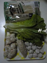 肉片双丸粿条汤的做法步骤1