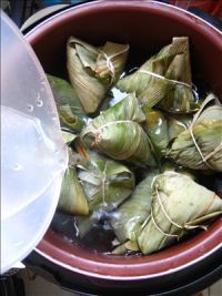 嗜肉族最爱的咸蛋黄五花肉粽的做法步骤23