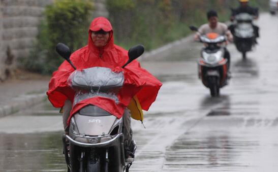 周末江汉江淮等地持续大暴雨 江南华南伴有35℃以上高温
