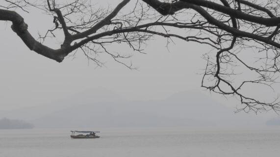 杭州局地气温回升至19℃左右 今明两天多云为主