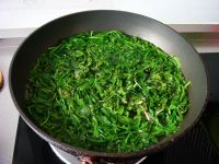 荠菜饺子的做法步骤2