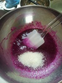 火龙果优格慕斯的做法步骤1