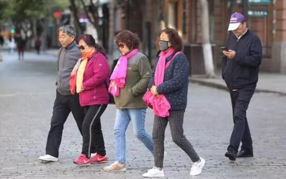 大兴安岭早晚温差超20度是怎么回事 民众：一天换3次衣服