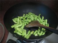榄菜干煸四季豆的做法步骤4