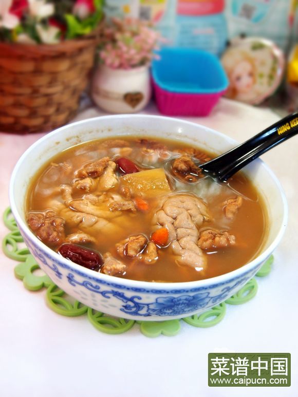 核桃瘦肉炖猪脑