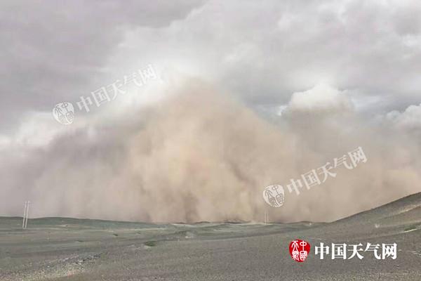 昨天内蒙古阿拉善现数十米沙墙 明后天部分地区有霜冻
