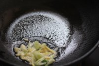 海参青豆煲仔饭的做法步骤16