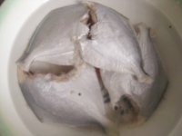 红烧鲳鱼的做法步骤2