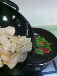 双味肉饼小炒的做法步骤4