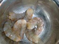鲜虾仁鸡蛋羹的做法步骤1