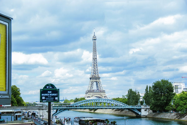 埃菲尔铁塔有多高 法国埃菲尔铁塔简介