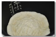 电饭锅腊肠批萨的做法步骤1
