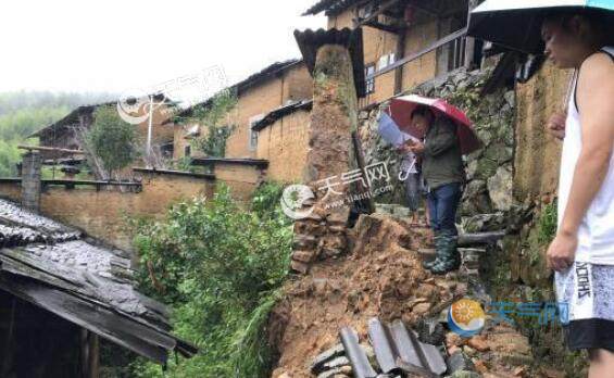 福建气象台发布暴雨预警 武夷山山体滑坡致桥体断裂