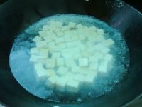 豆腐鸡血酸腌菜汤的做法步骤2