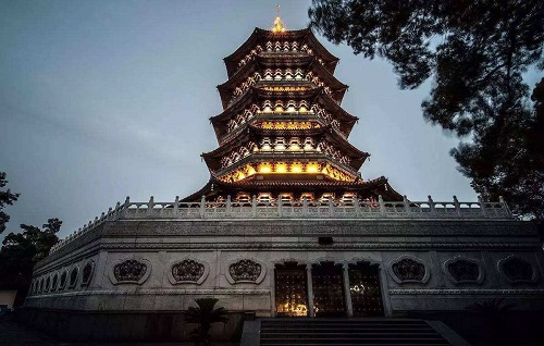 雷峰塔位置在哪