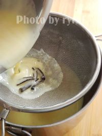 经典香草冰激凌的做法步骤7