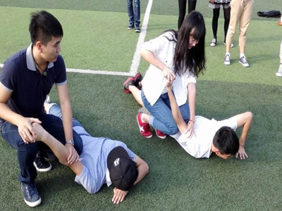 女子防身术_被坏人抓住该怎么挣脱