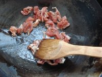干锅包菜肉片的做法步骤4