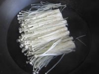 香辣蕨菜金针菇的做法步骤2