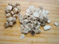 韭菜苔炒马勃菌的做法步骤2