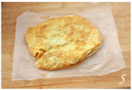葱香鸡蛋卷饼的做法步骤5