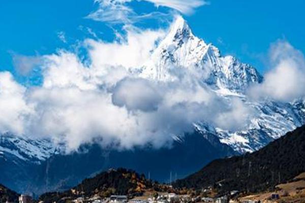 梅里雪山最佳旅游时间 梅里雪山为什么没人登顶