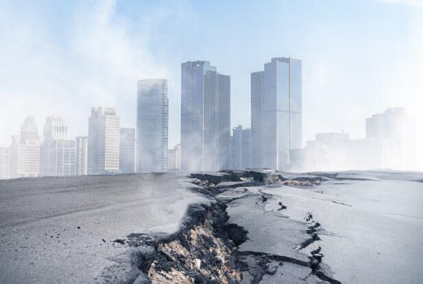 在避震自救瞬间首选要选择的是怎么做 避震的自救瞬间最先要干嘛