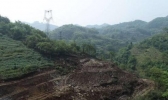 山体滑坡致四川宜宾电力铁塔受损 供电公司紧急修复电网