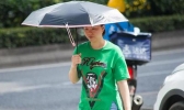 江苏发布高温黄色预警多地突破35℃ 大家出门要注意防暑防晒