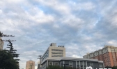 北京阵雨携大风来袭