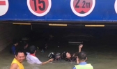 珠海停车场遭海水倒灌两人被困 潜水者出手相救