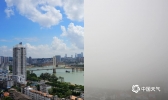 广西南宁现能见度不足200米强浓雾