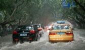 我国多地遭遇强降雨侵袭 开车出行需要牢记什么？