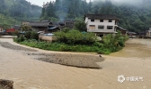 贵州台江遭遇强降雨 导致交密河水位上涨