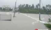海南今天迎本轮最强降雨时段 万宁农田道路被淹