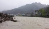 湖北恩施：强降雨致中小河流水位暴涨