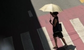 泰国遭遇夏季风暴袭击 曼谷最高气温超40℃