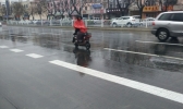 山东威海降雨 路面湿滑